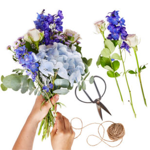 Verrassingsboeket seizoensbloemen blauw